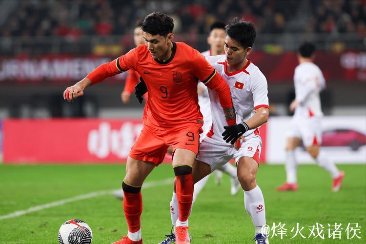 熊猫杯:拜合拉木错失单刀 U22国足首战惜败越南队 熊猫杯:拜合拉木错失单刀 U22国足首战惜败越南队