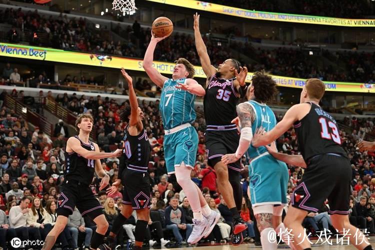 布里奇斯26+14 黄蜂力克公牛止三连败